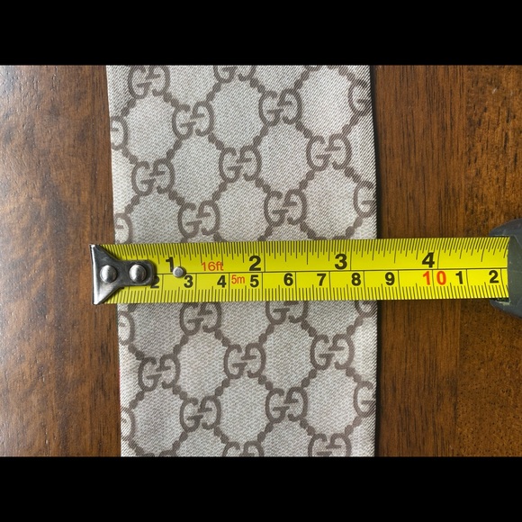 Authentic Gucci silk scarf. - Picture 6 of 14